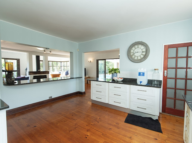 5 Bedroom Property for Sale in Summerstrand Eastern Cape